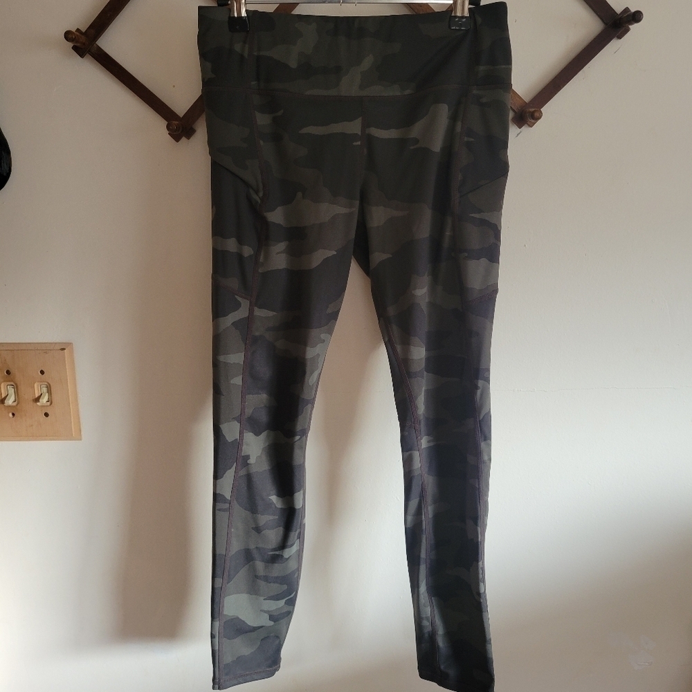 Athleta 7/8 Cropped Legging Camoflague Camo Gray Stretch Small S